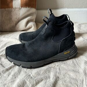 Danner Vibram sole leather hiking high tread boots size 7 - fits 7.5 as well.